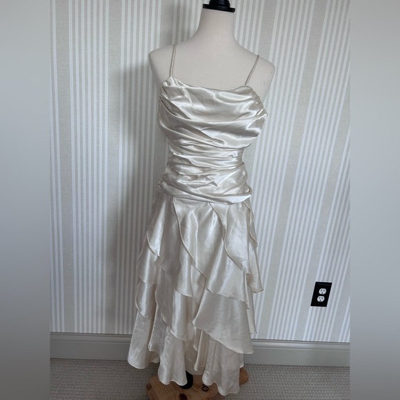 New Leaf by Samir Dresses & Skirts - New Leaf By Samir Vintage Women's Tiered Ruffled Dress Side Zip Small RARE